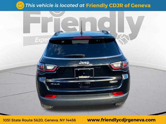 2022 Jeep Compass Latitude Lux photo 4