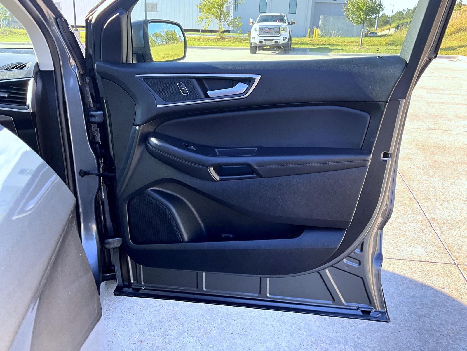 2024 Ford Edge SEL photo 17