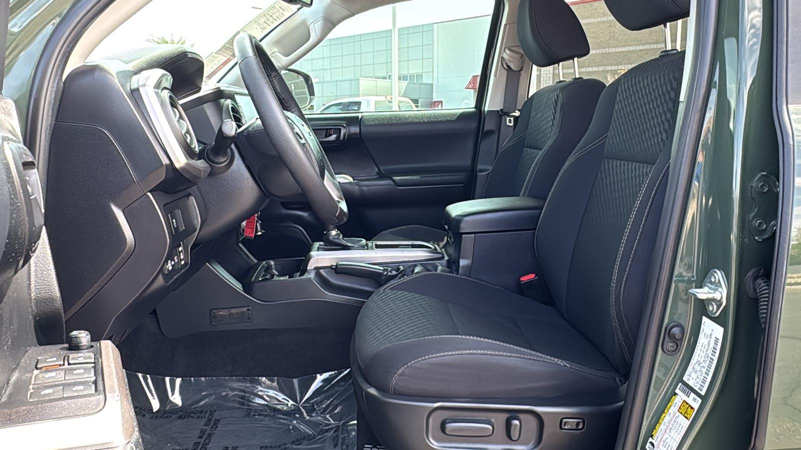 2022 Toyota Tacoma SR5 photo 19