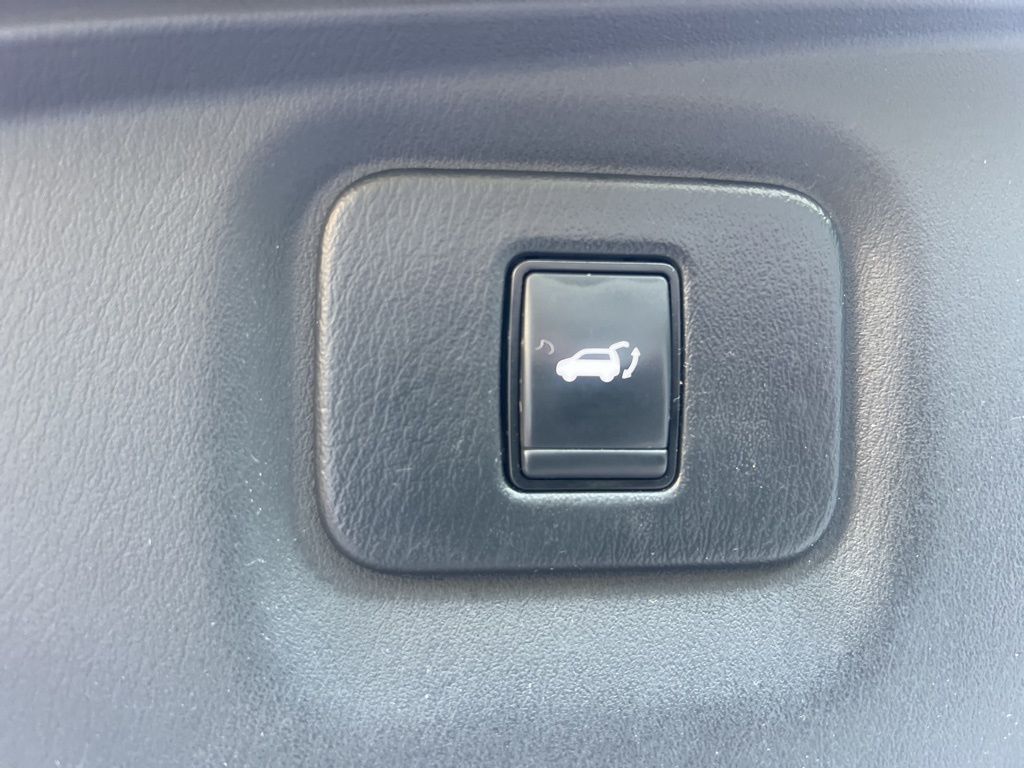 2020 Nissan Pathfinder SL photo 13
