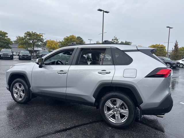 2022 Toyota RAV4 XLE photo 4