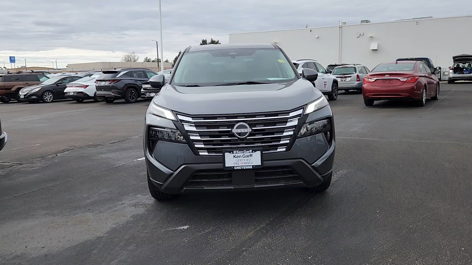 2024 Nissan Rogue SV photo 3