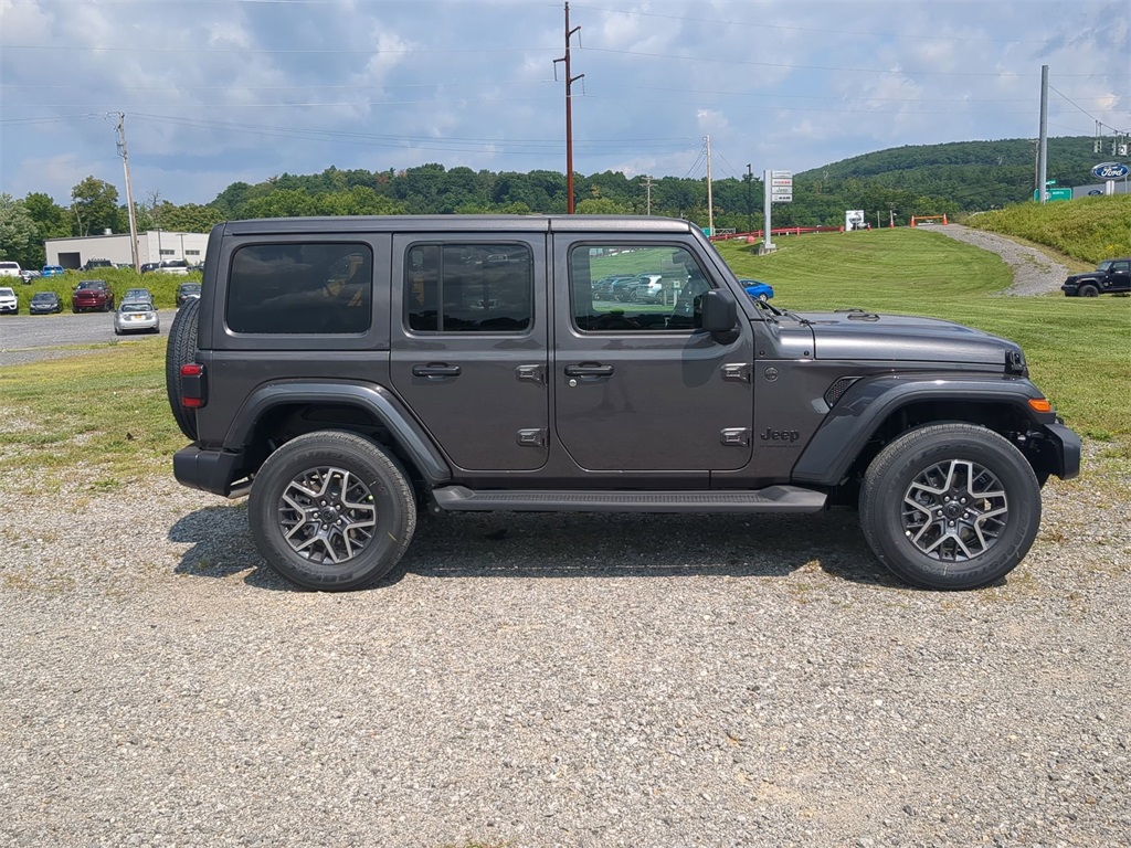 2025 Jeep Wrangler Sahara photo 2