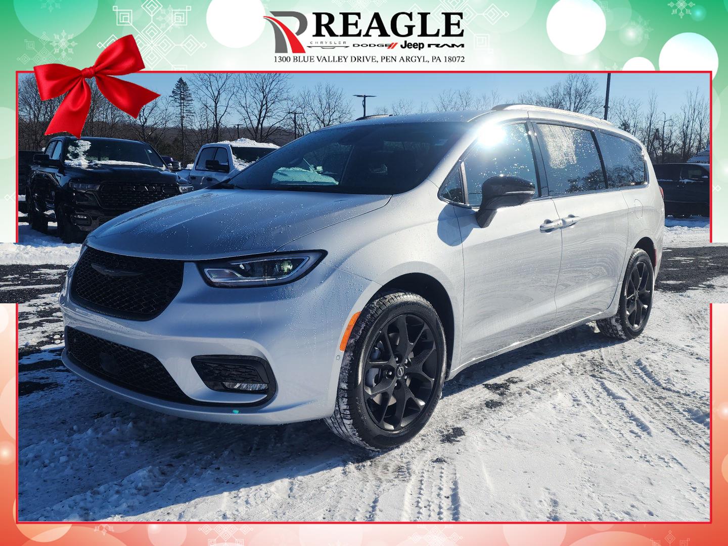 2026 Chrysler Pacifica Select's photo