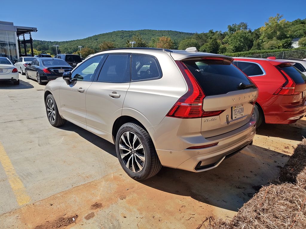 2025 Volvo XC60 B5 Plus photo 4