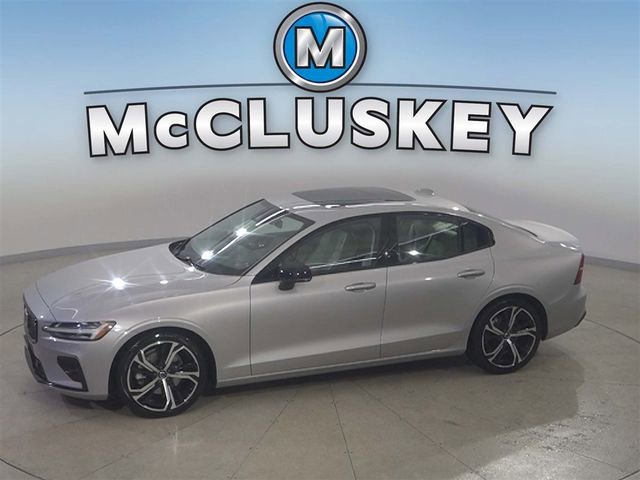 2024 Volvo S60 Core's photo