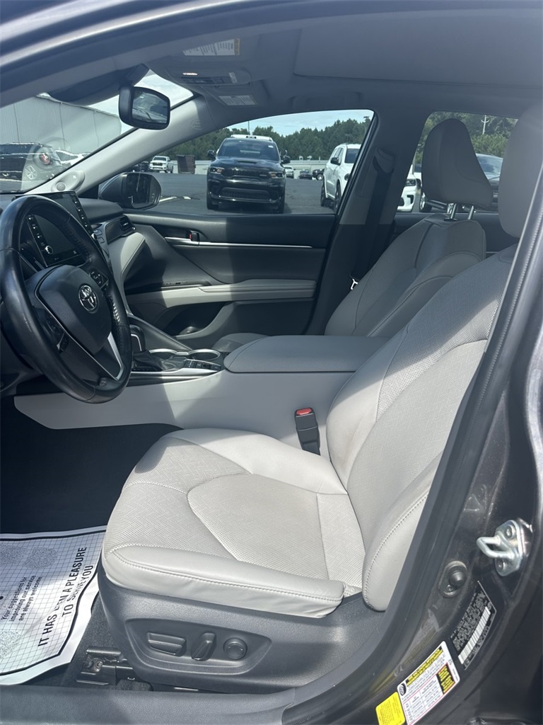 2023 Toyota Camry XLE V6 photo 19