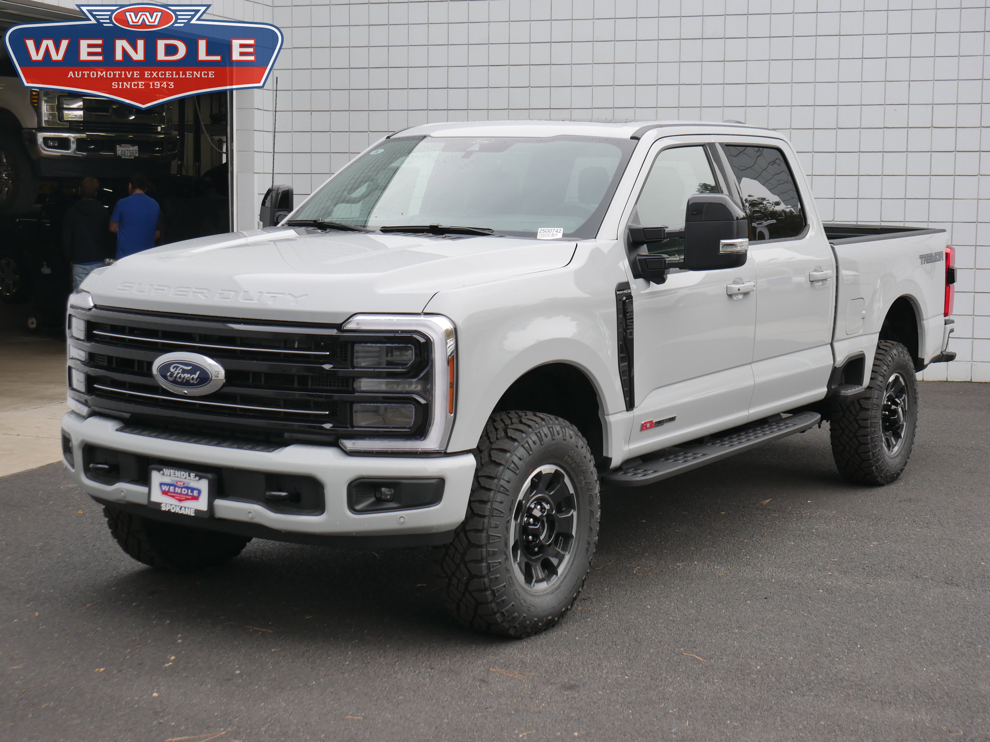 2026 Ford F-250 Super Duty Platinum's photo