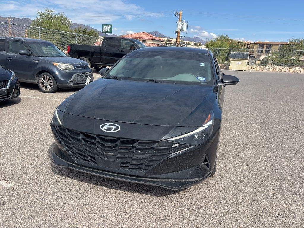 2023 Hyundai Elantra SEL photo 2