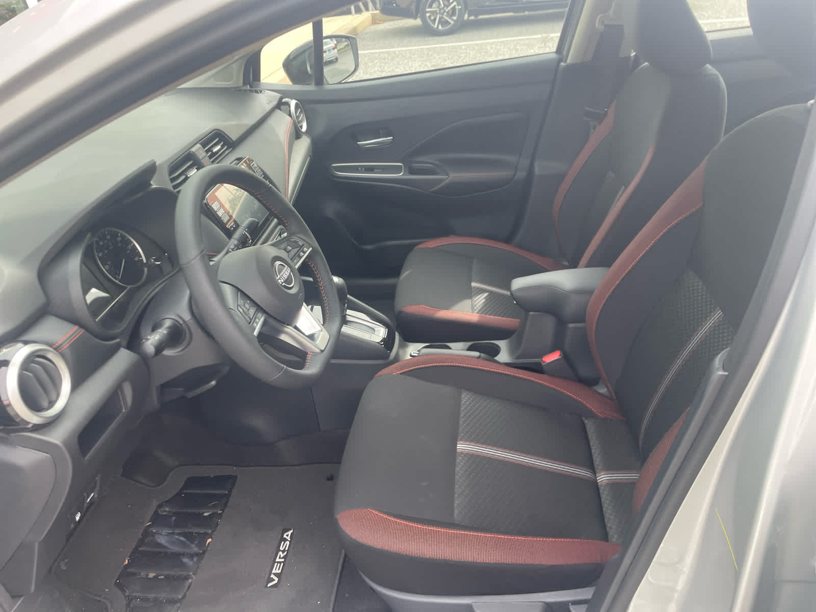 2025 Nissan Versa SR photo 3