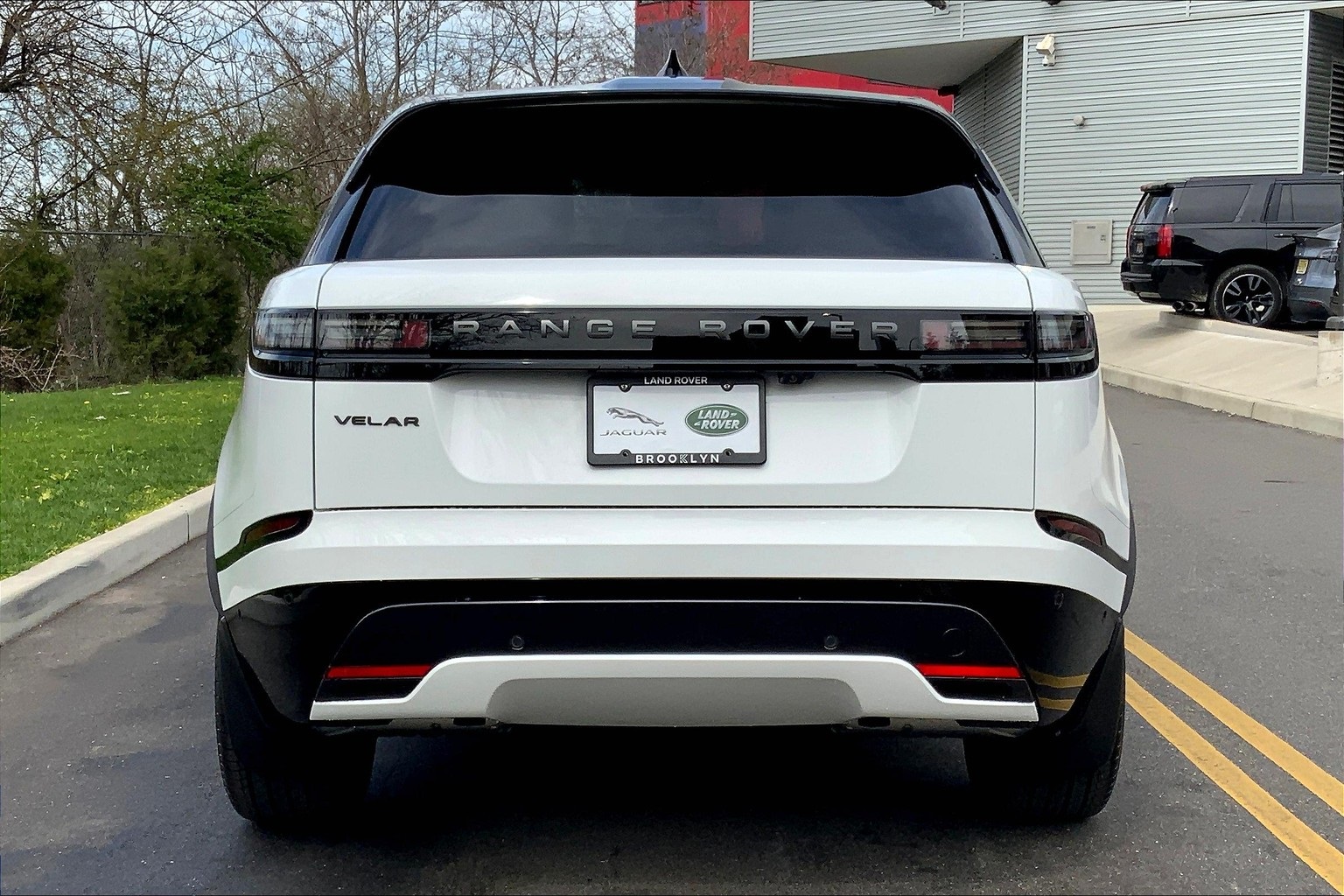 2026 Land Rover Range Rover Velar SE photo 3