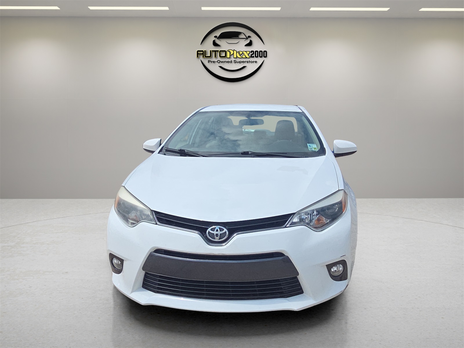 2016 Toyota Corolla LE photo 2