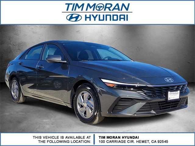 2026 Hyundai Elantra SE's photo