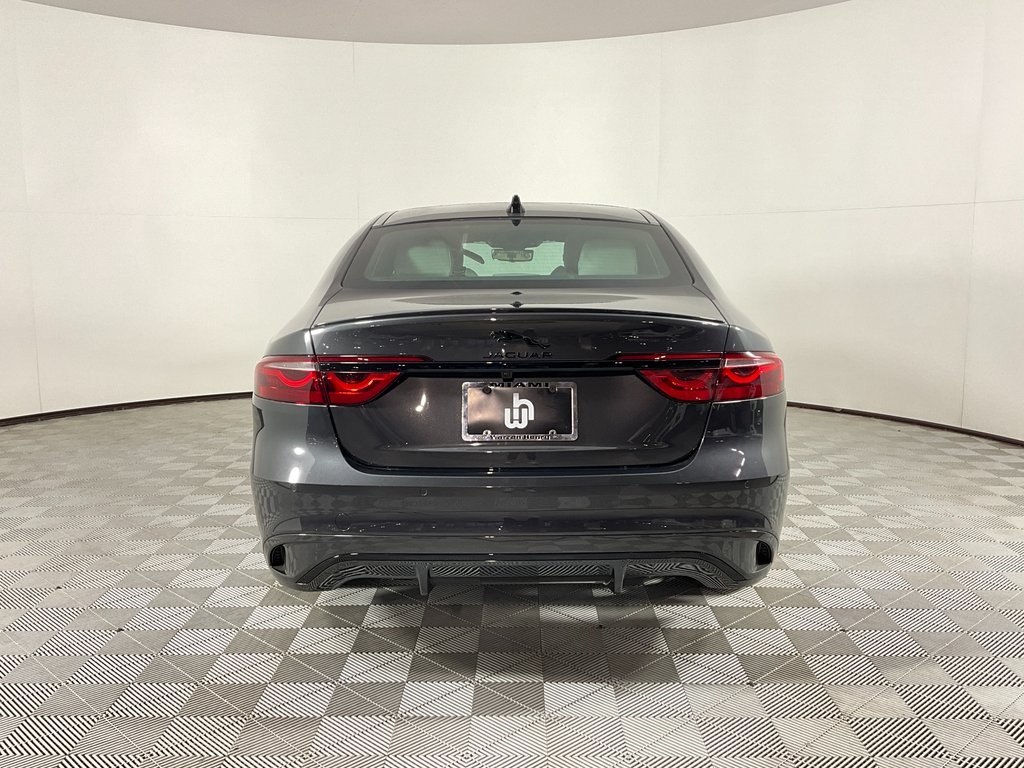 New 2024 Carpathian Gray Premium Metallic Jaguar R-Dynamic SE image 7