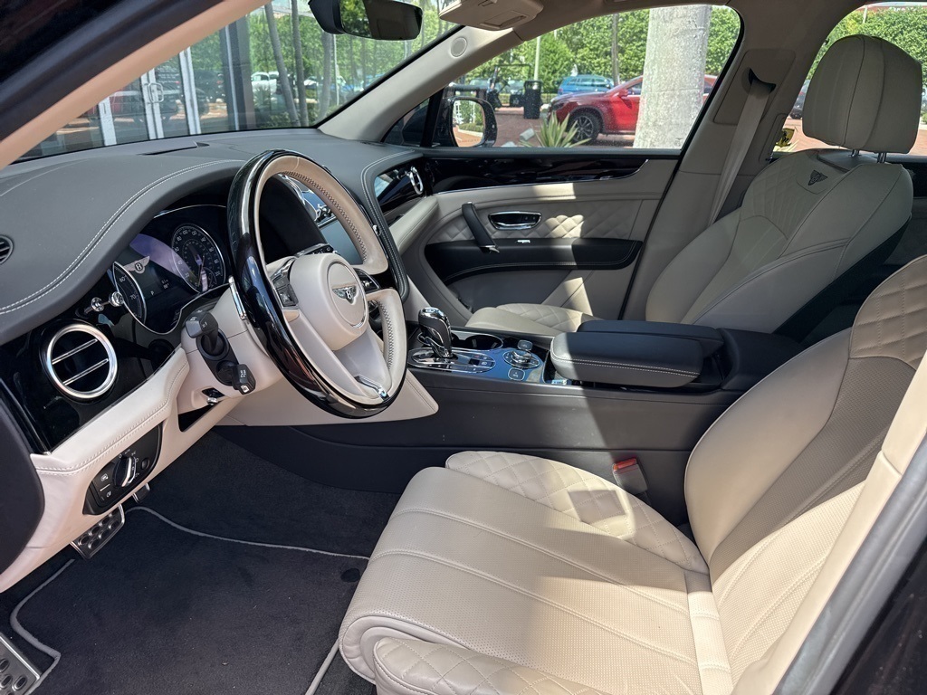 2020 Bentley Bentayga V8 photo 4