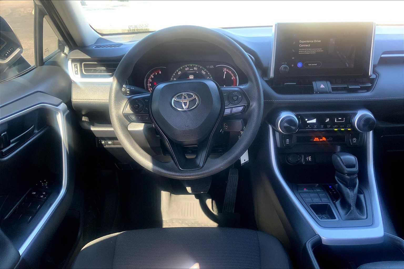 2025 Toyota RAV4 LE photo 4