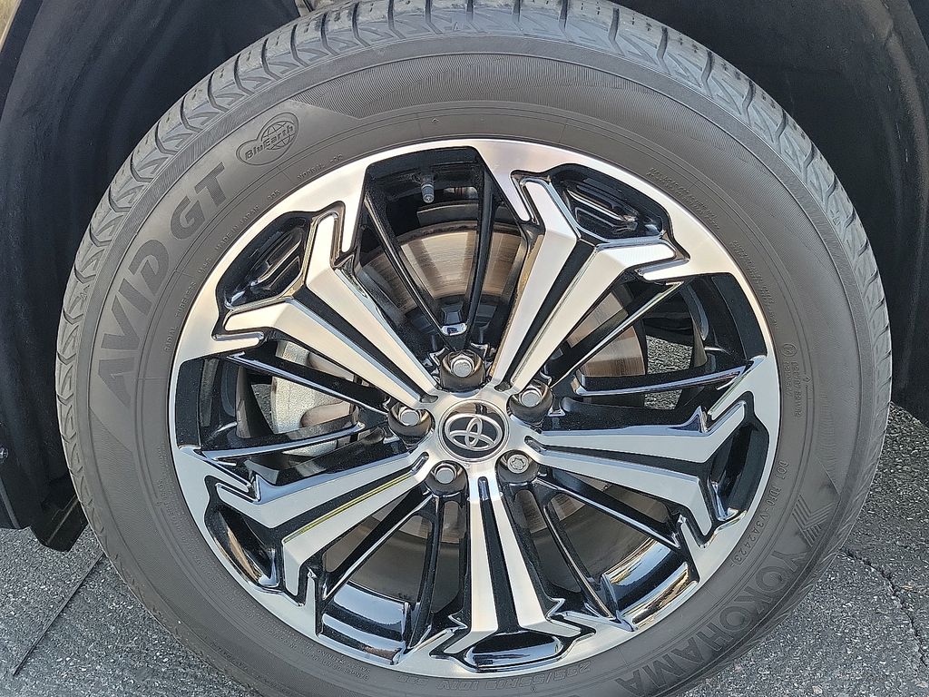2023 Toyota RAV4 Prime XSE photo 22