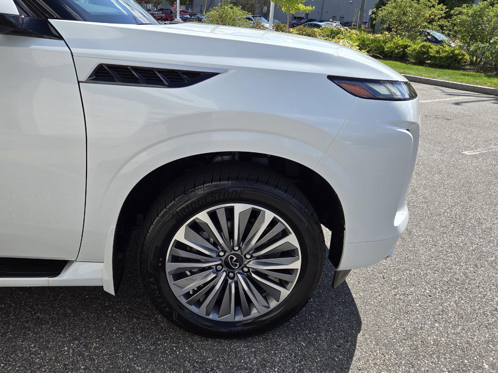 2026 Infiniti QX80 Luxe photo 14