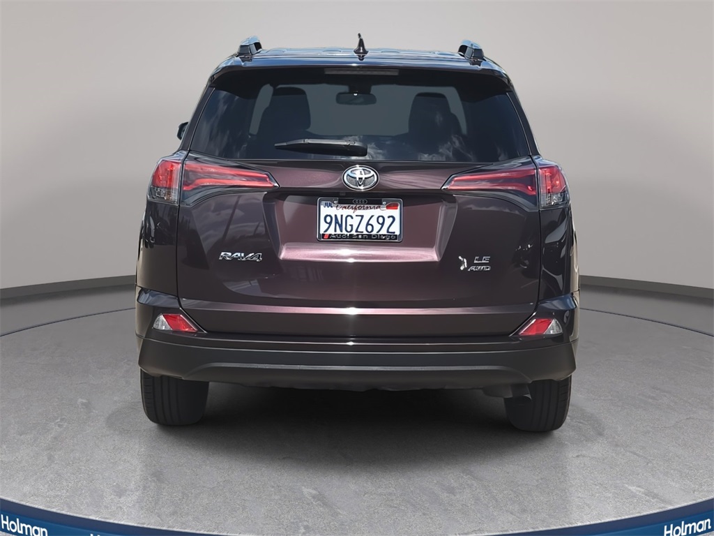 2017 Toyota RAV4 LE photo 3