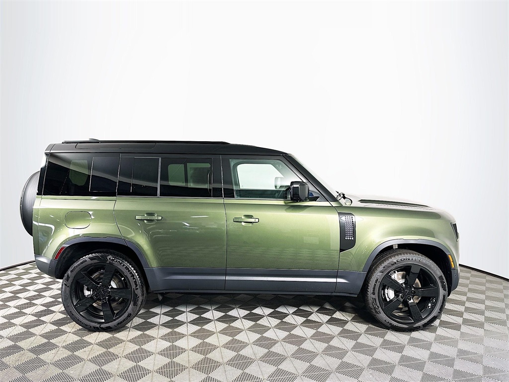 2026 Land Rover Defender 110 S photo 4