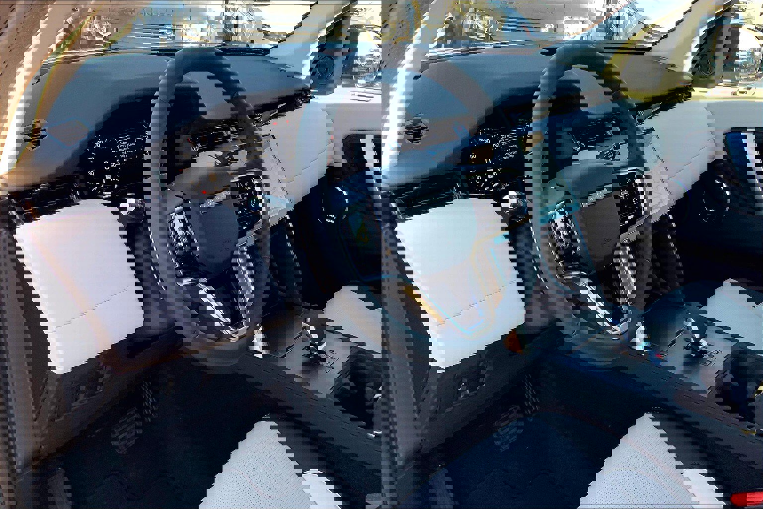 2025 Land Rover Discovery Sport S photo 3