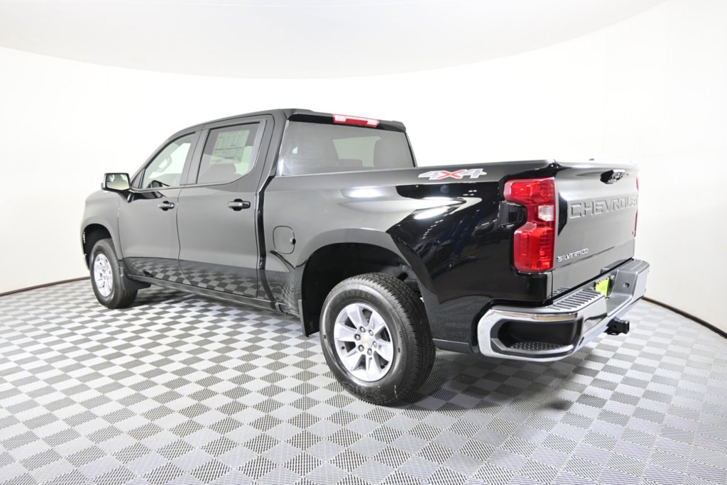 2025 Chevrolet Silverado 1500 LT photo 4