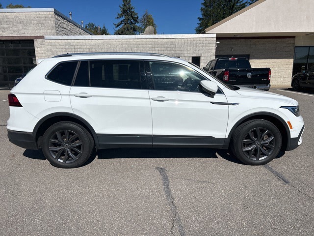 2022 Volkswagen Tiguan SE photo 3