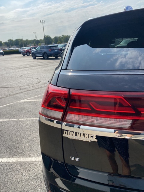 2024 Volkswagen Atlas Cross Sport SE Technology photo 3