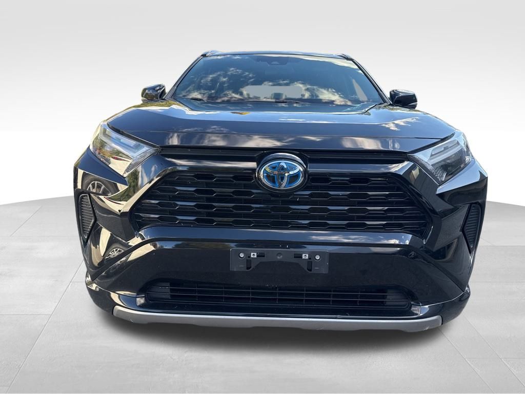 2022 Toyota RAV4 Hybrid SE photo 2