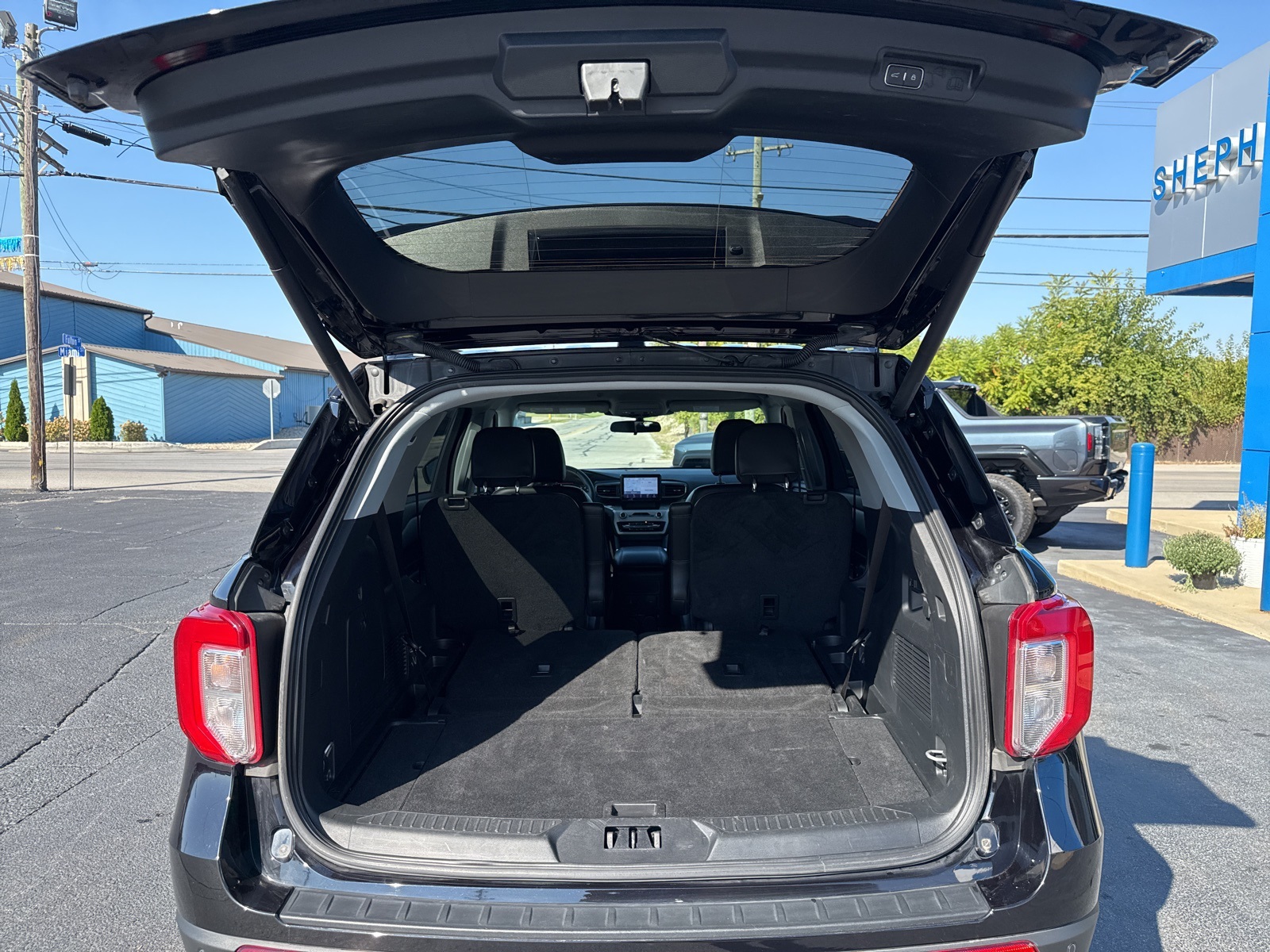 2023 Ford Explorer XLT photo 24