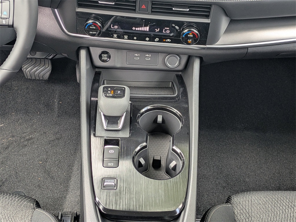 2025 Nissan Rogue SV photo 18