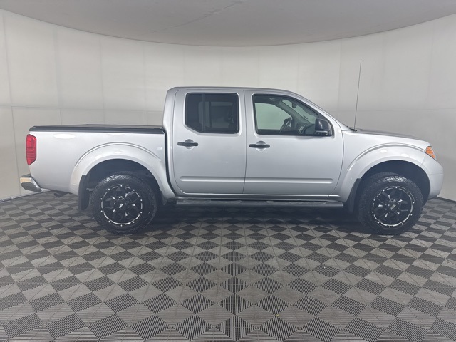 2019 Nissan Frontier SV Crew Cab photo 2