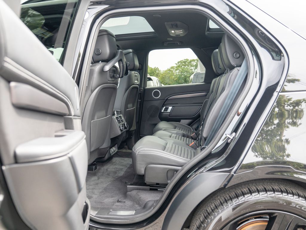 2024 Land Rover Discovery Metropolitan Edition photo 27