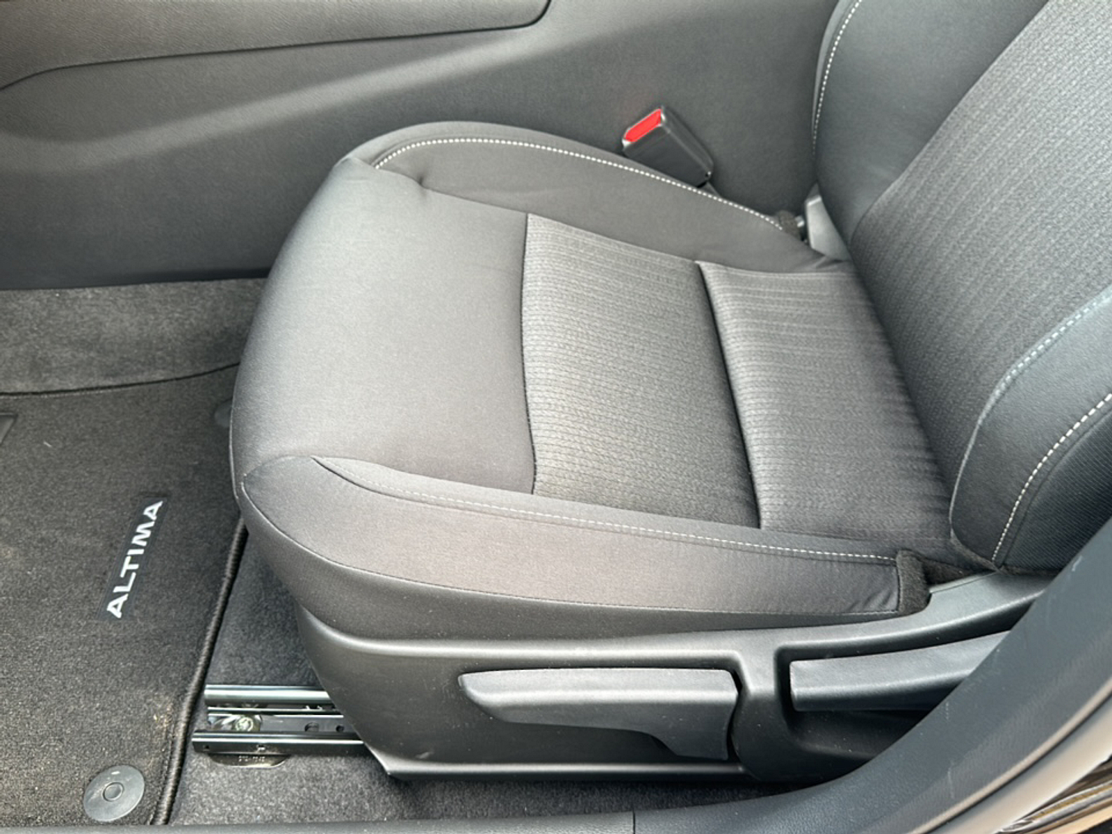 2025 Nissan Altima S photo 5