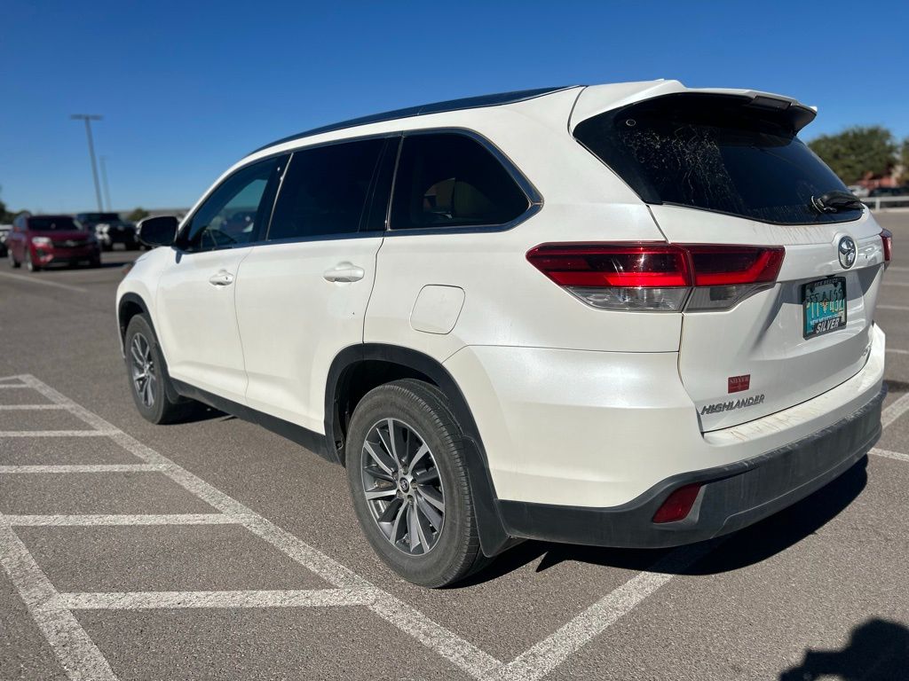 2019 Toyota Highlander XLE photo 2