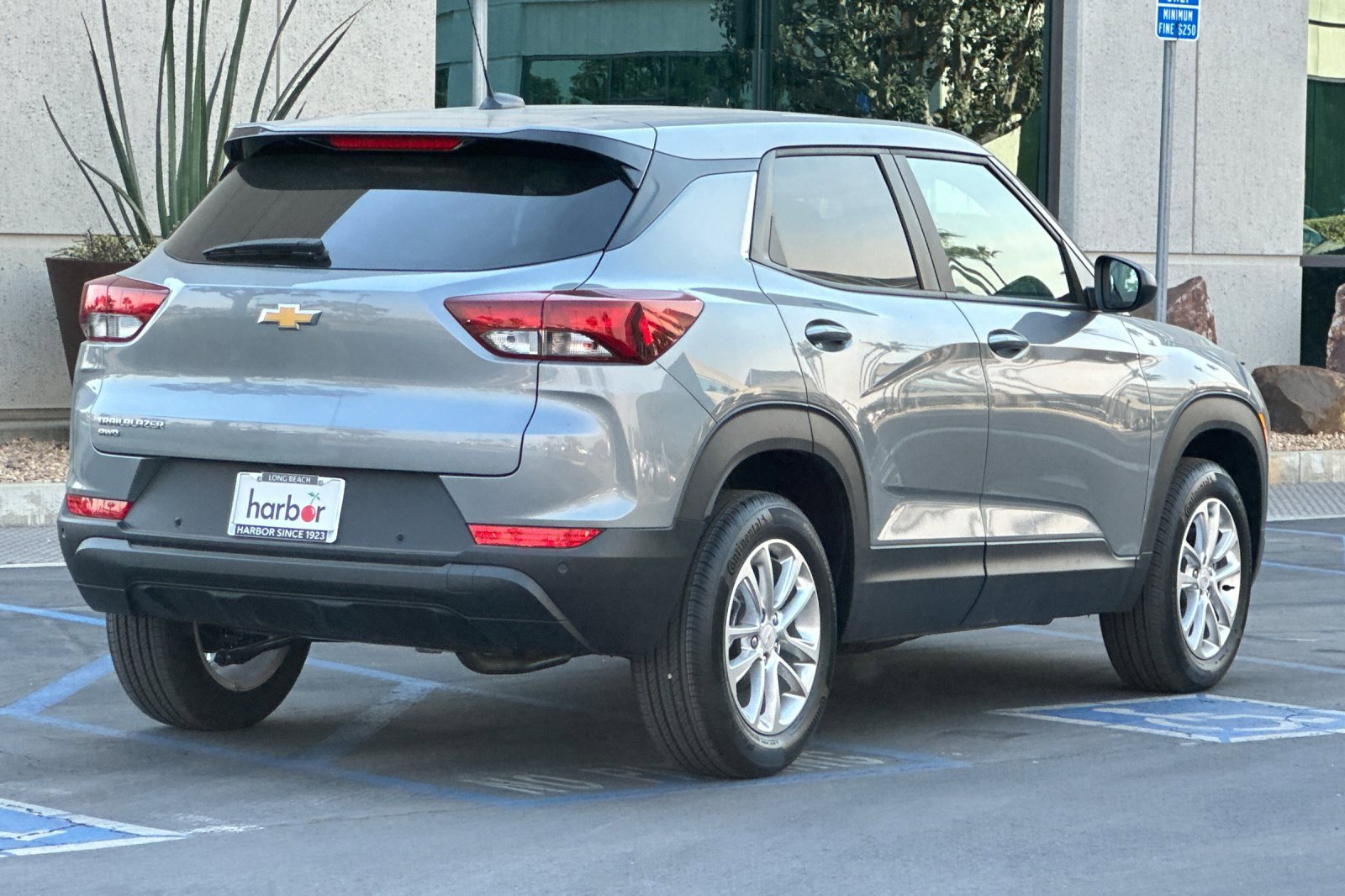 2025 Chevrolet Trailblazer LS photo 4