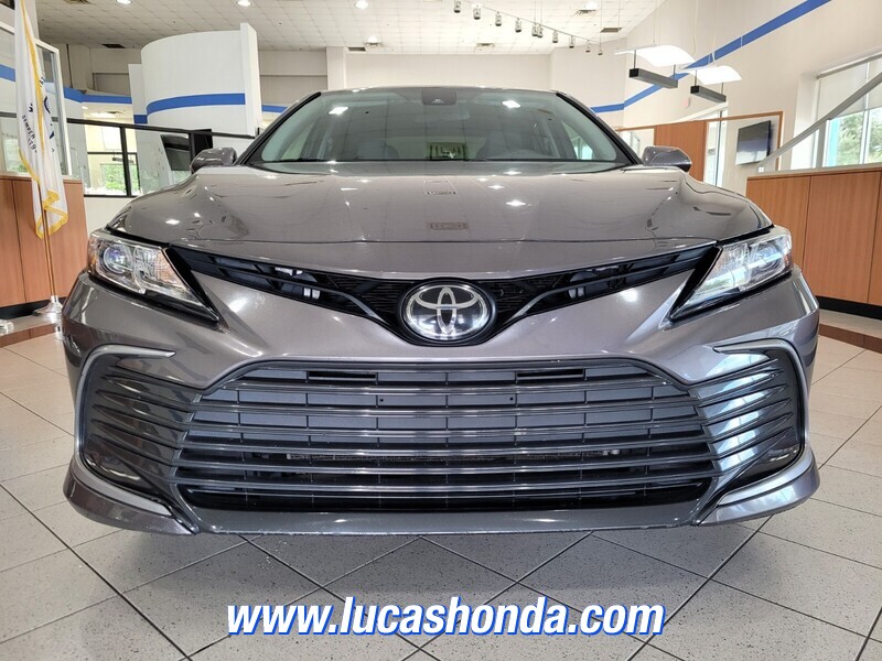 2022 Toyota Camry LE photo 2