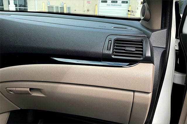 2016 Honda Pilot Elite photo 14