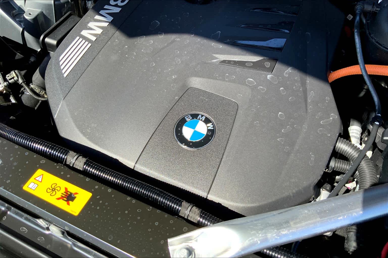 New 2025 Skyscraper Grey Metallic BMW xDrive50e image 17