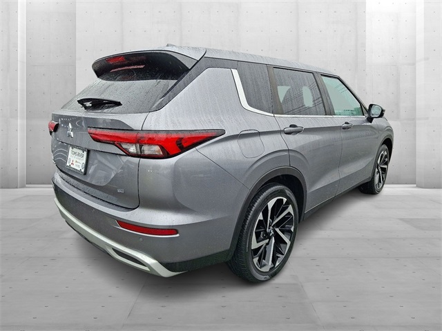 2022 Mitsubishi Outlander SE photo 4