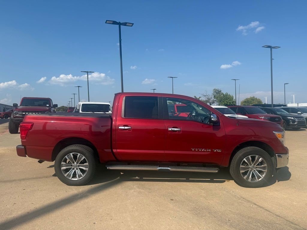 2018 Nissan Titan SL photo 2