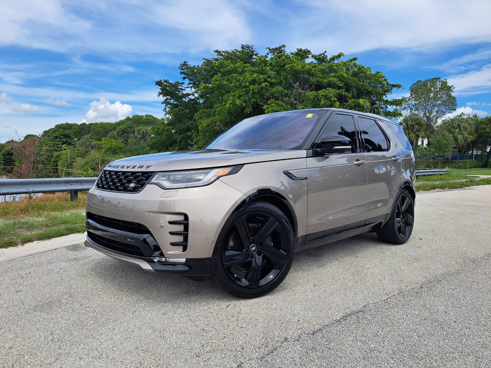 2023 Land Rover Discovery HSE R Dynamic's photo
