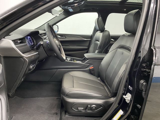2025 Jeep Grand Cherokee Limited photo 4