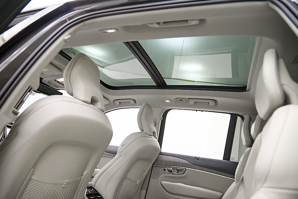 2023 VOLVO XC90 - Image 23