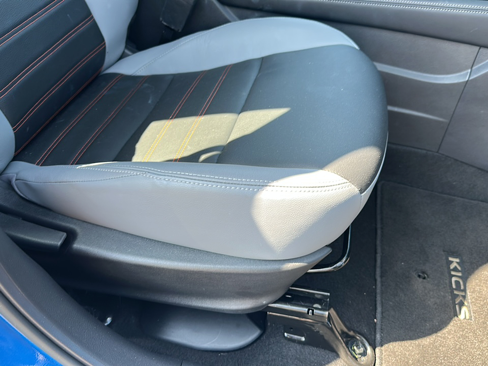 2024 Nissan Kicks SR photo 11