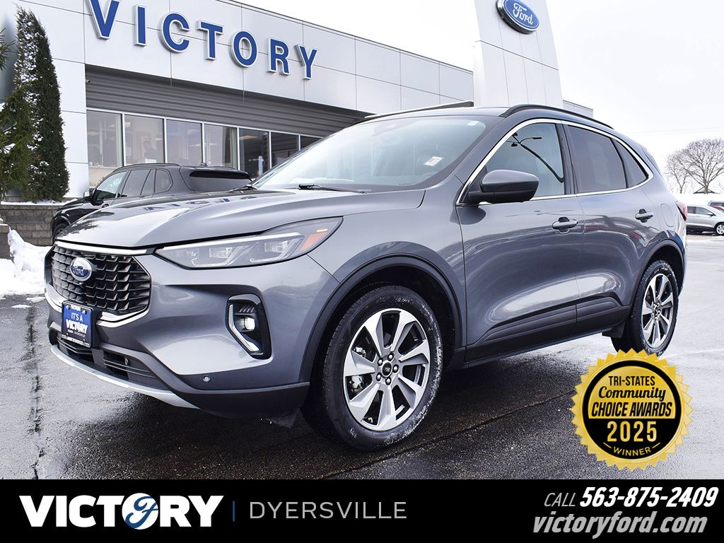 2023 Ford Escape Platinum's photo