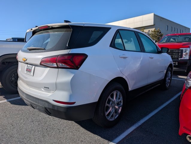 2024 Chevrolet Equinox LS photo 2