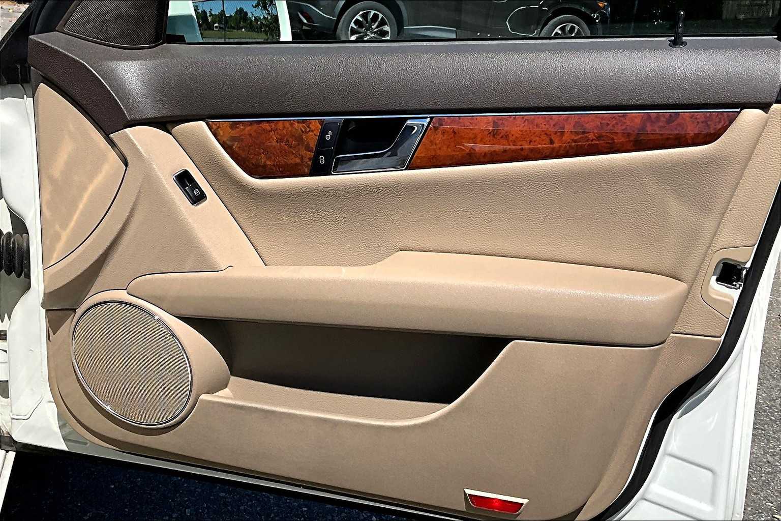 2011 Mercedes Benz C 300 Sport photo 20