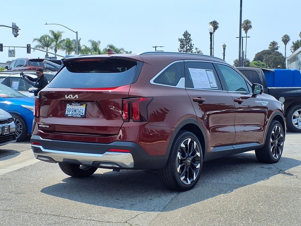 2024 Kia Sorento SX photo 5