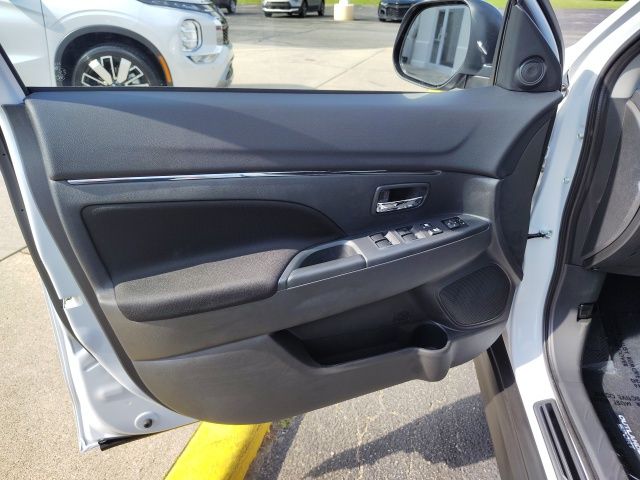 2025 Mitsubishi Outlander Sport ES photo 7